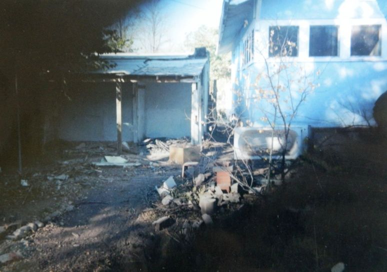 Another bathtub was discovered! For some reason, I didn't feel it was important to open the lens all the way for this shot.